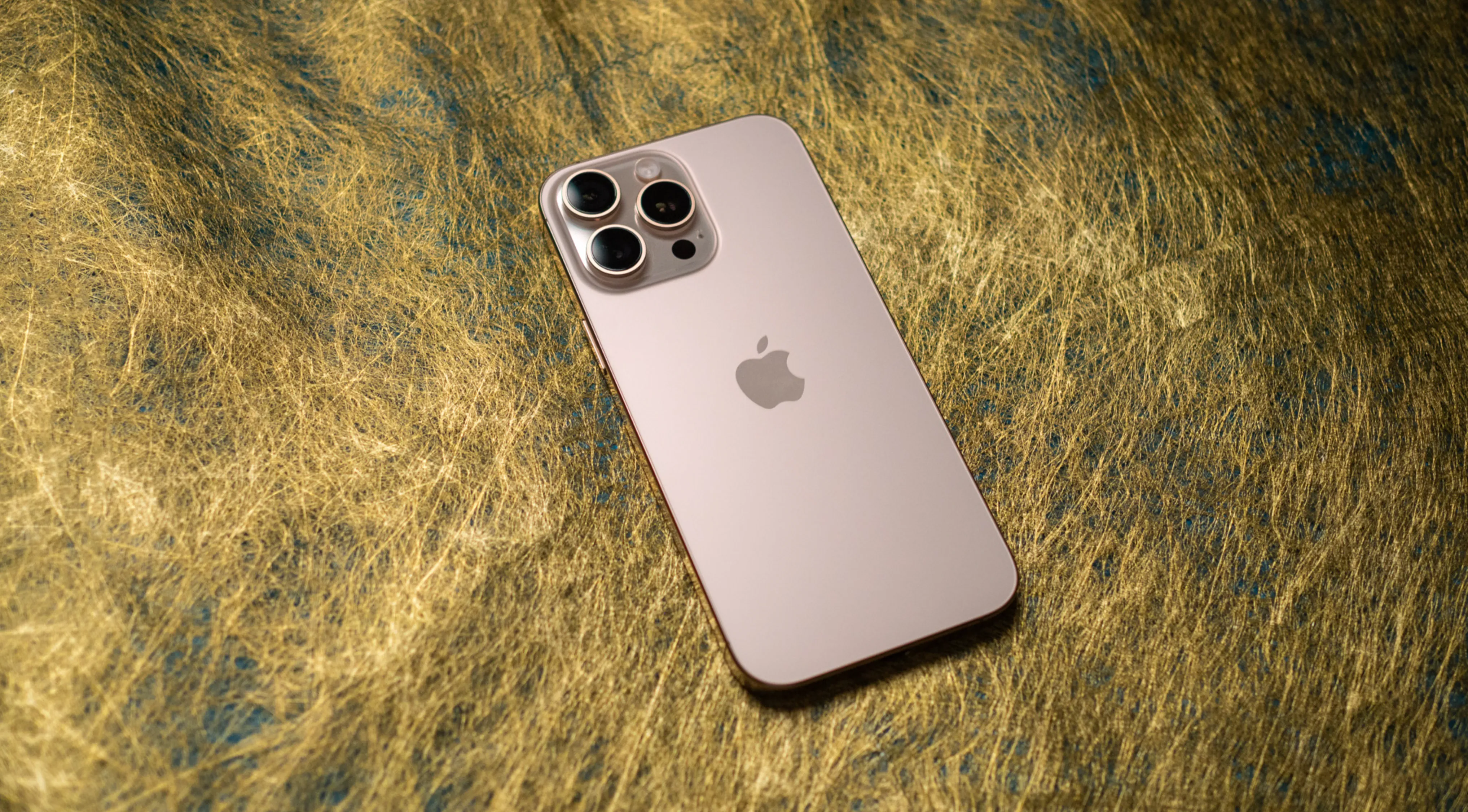 iPhone 16 Pro Max roblox
